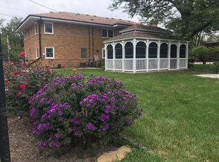647 E South Broadway Ave, Lombard, IL 60148