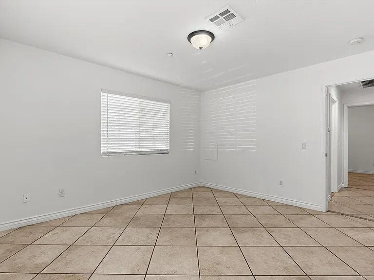 5157 Magnolia Ave — Photo 11