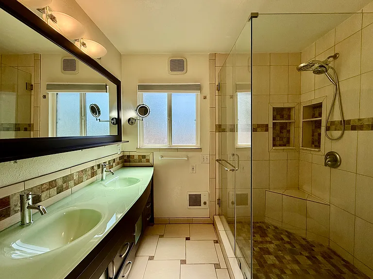 6205 Gentry Ave — Photo 19