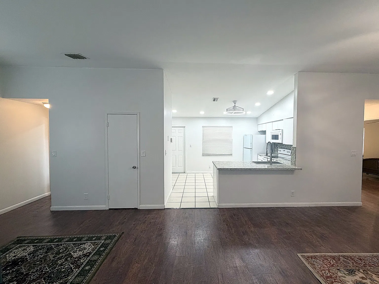 2 bed, 1010 sqft, $2,600 — Photo 2