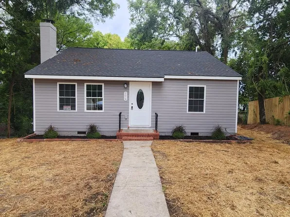 106 Buckingham Ave, Fayetteville, NC 28301