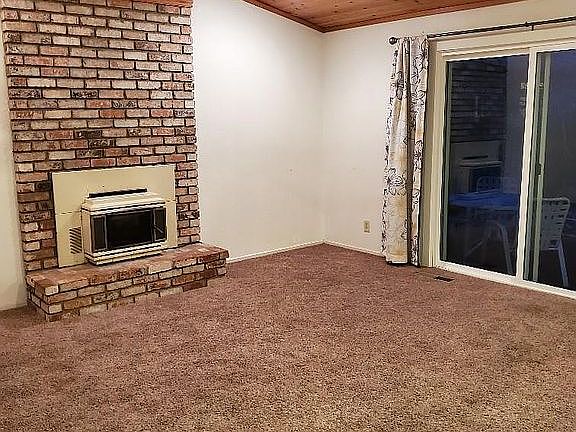 Family room pine ceiling 