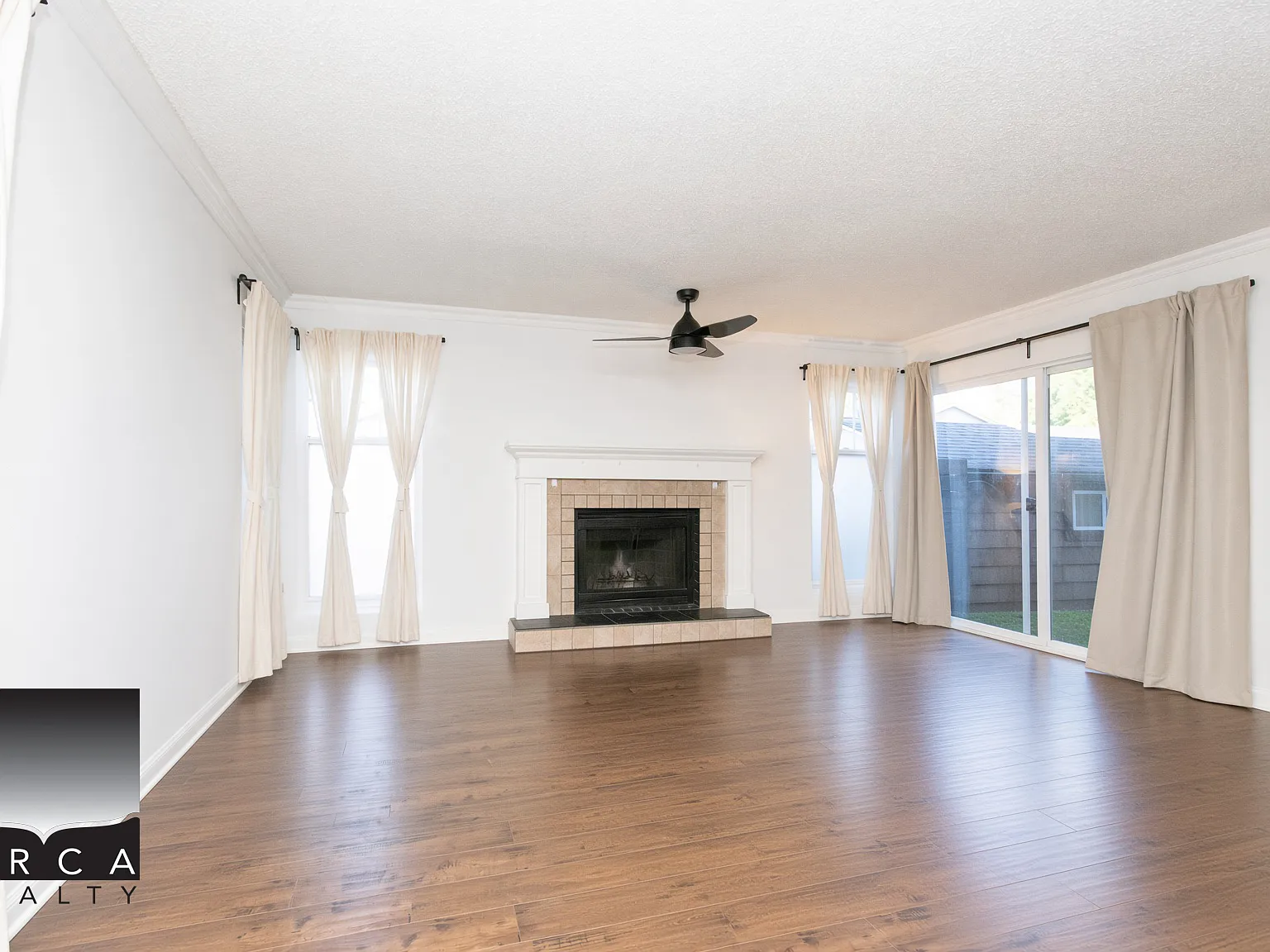 21573 Cherrington Avenue, Maple Ridge — Photo 2