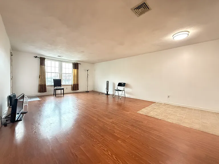 24 South St — Photo 2