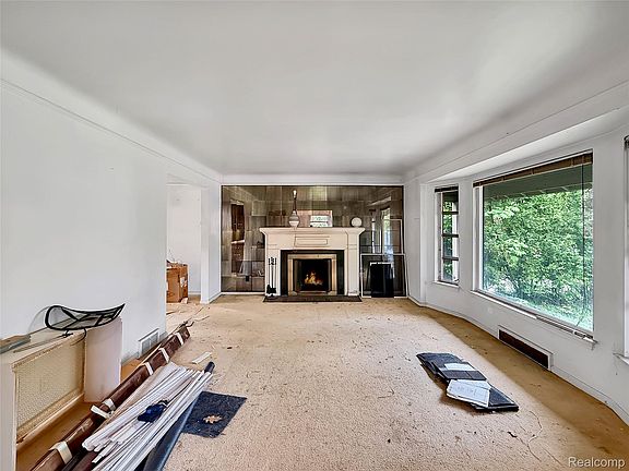 5th image of 768 Washington Rd