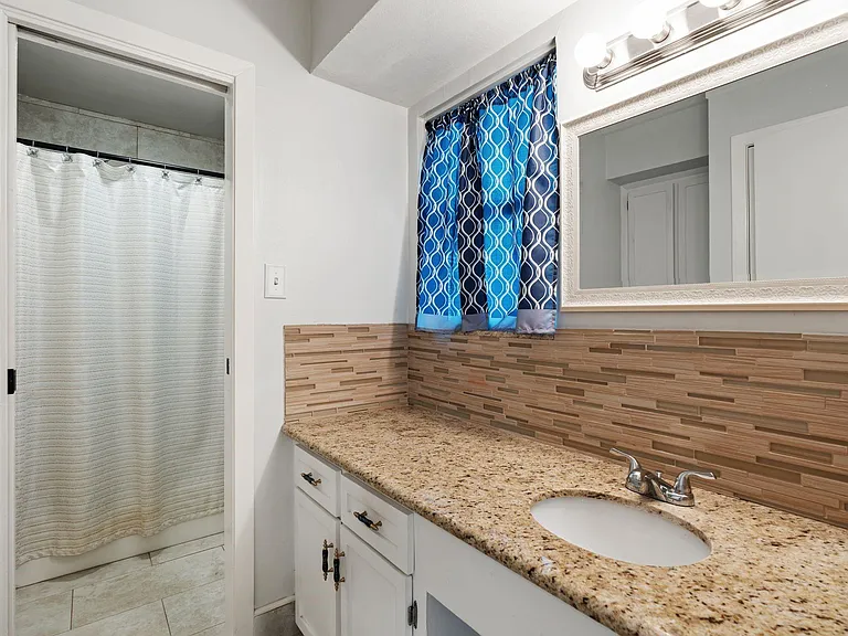 5110 Hialeah Dr — Photo 17