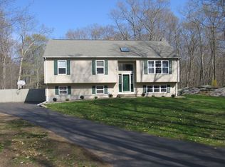22 Old Colony Ln, Ledyard, CT 06339