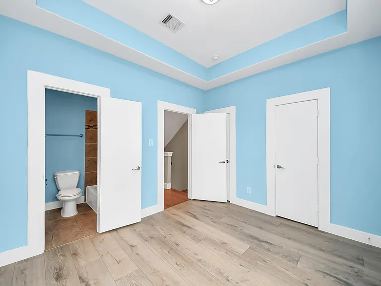 1807 W Webster St — Photo 25