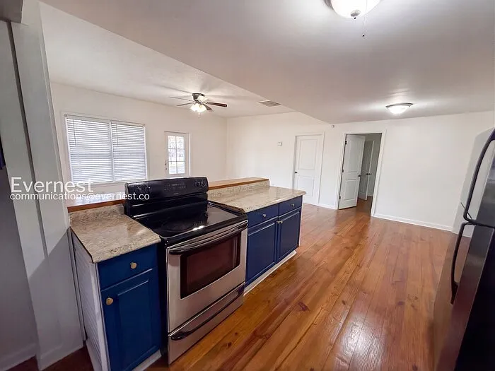3 bed, 1.0 bath, 944 sqft, $1,095 — Photo 4