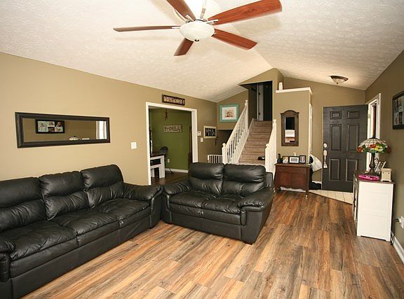 3rd image of 34 Clay Ct