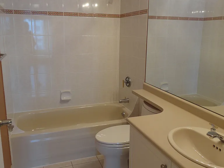 283 Davie St #1005 — Photo 10