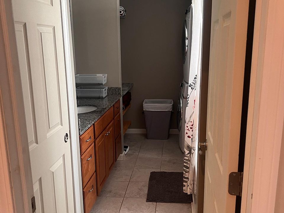 2nd image of 5641 Seneca St