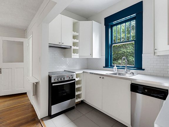 5th image of 1924 Kitchener St