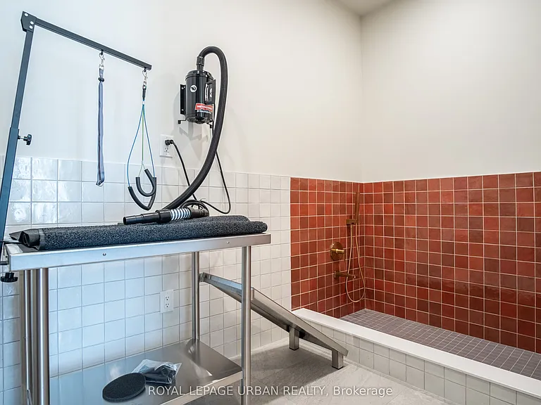 1660 Bloor St W #913 — Photo 19