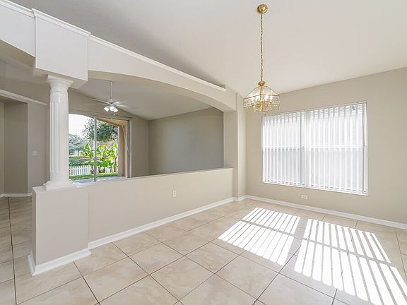 5th image of 133 Thornbury Dr