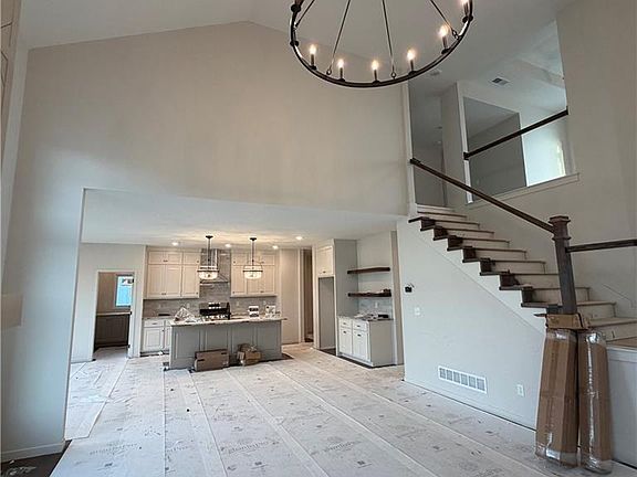 4th image of 2306 Foxtail Dr