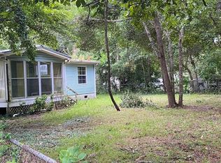 648 Bay Harbor Dr, Hampstead, NC 28443