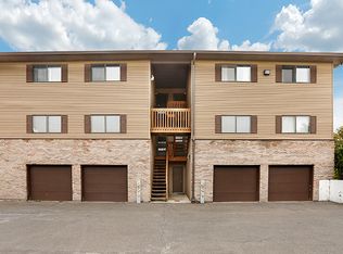 705 Dean Dr APT E, South Elgin, IL 60177