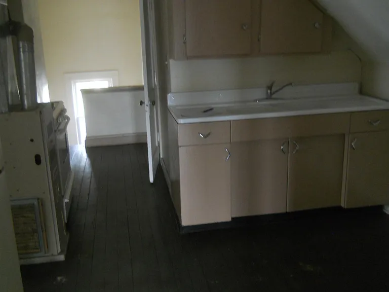 Donald Ave — Photo 4