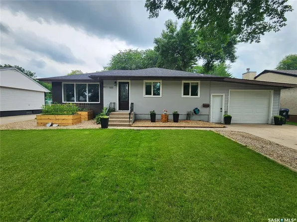 1111 Hudson ROAD, Estevan, SK S4A 1Z1