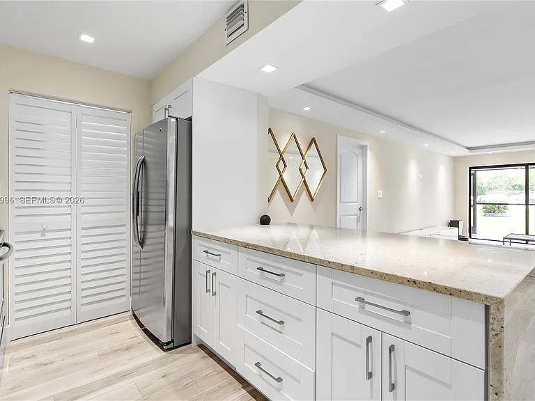 230 Lakeview Dr #106 — Photo 5