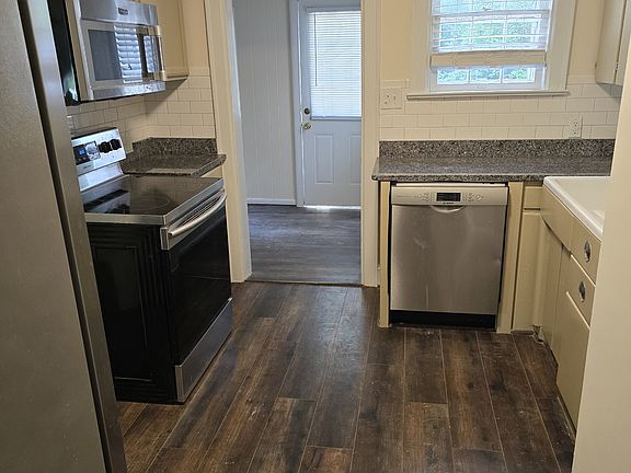 5th image of 403 Westdale Pl