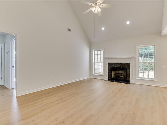 5th image of 109 Crescent Ct