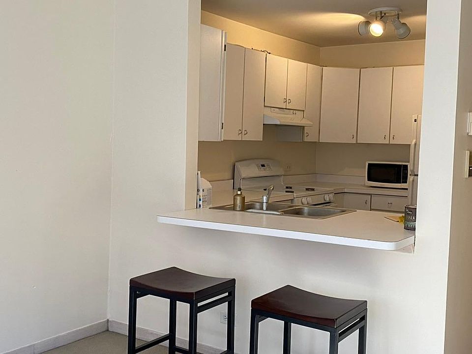 1st image of 1758 W Augusta Blvd #1F
