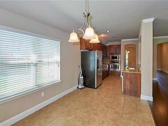 5th image of 415 Sunnyside Ln
