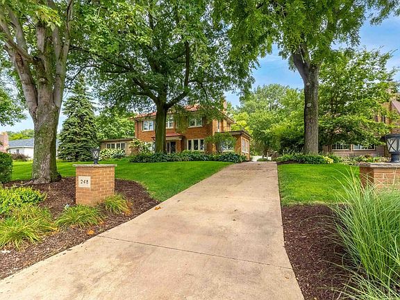 3rd image of 248 River Dr