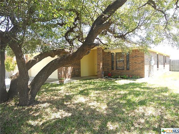 3rd image of 1209 Dixon Cir