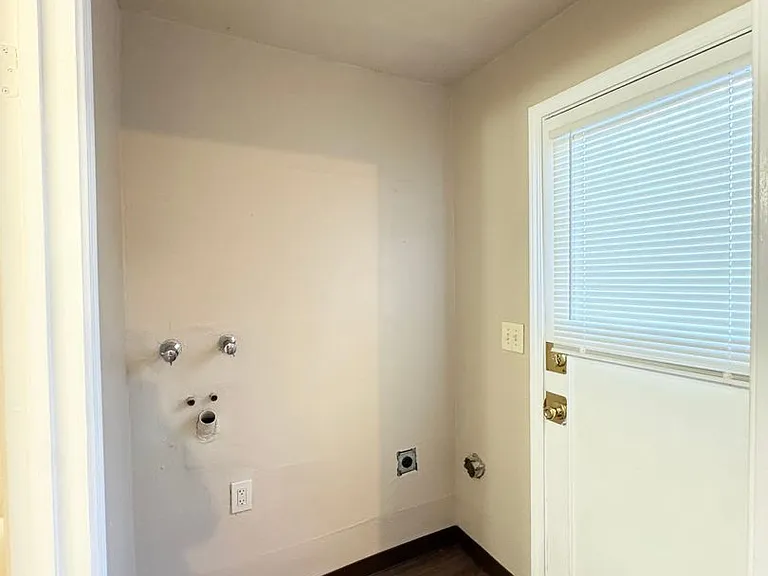 1060 South St — Photo 5