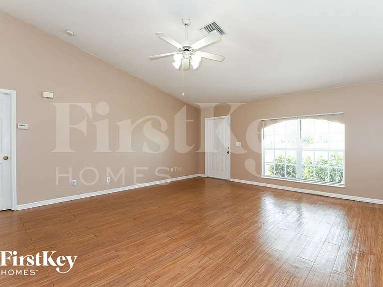 2108 NE 15th Pl — Photo 6