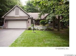 16 S Village Trl, Fairport, NY 14450