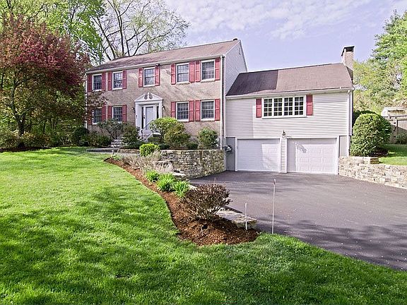 Front Driveway / Garage