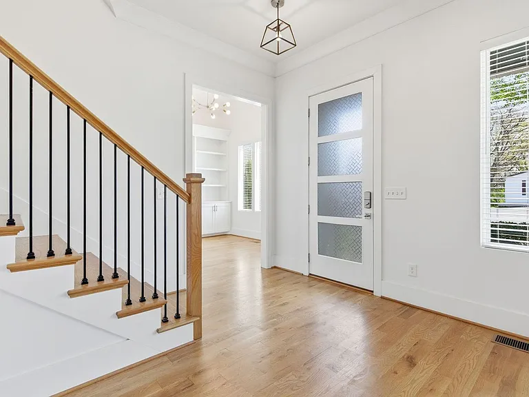 1202 Katie Ave — Photo 7