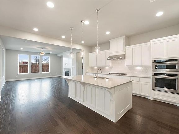 4th image of 7926 Sarahville Dr