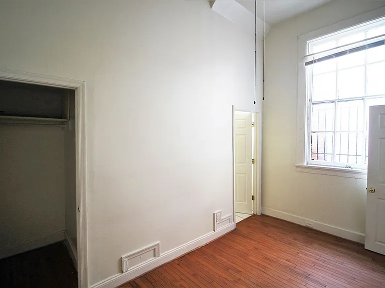 809 Park Ave — Photo 7