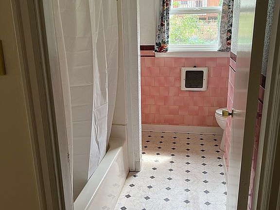 5th image of 1604 E 13th St