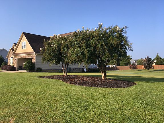 4th image of 209 Oakridge Dr