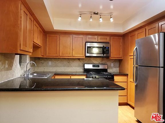 3rd image of 698 S Berendo St APT 203