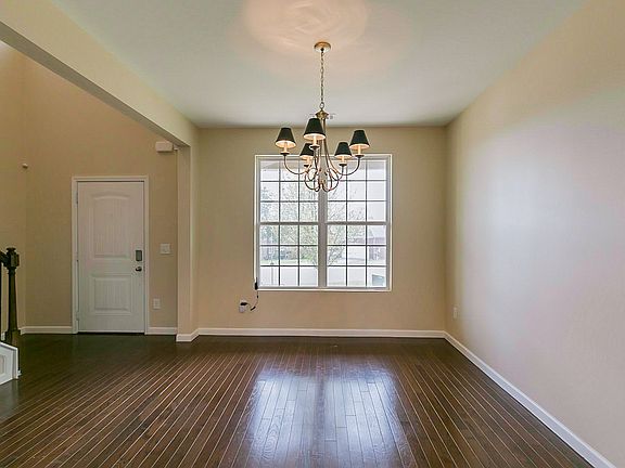 5th image of 104 Beacon Ct