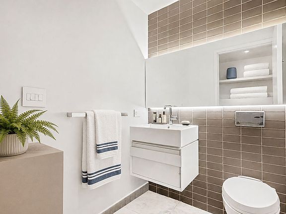 5th image of 100 Norfolk St #3B