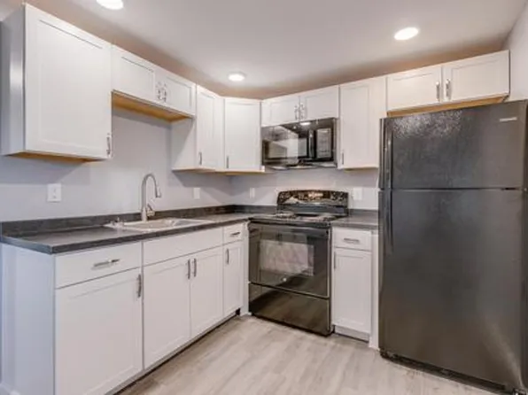 Convenient living, unbeatable location!, 2805 W Walnut St #13, Johnson City, TN 37604