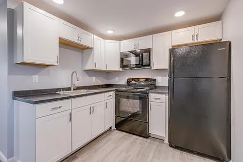 2805 W Walnut St Photo 1