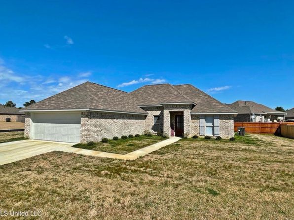 562 Westfield Dr