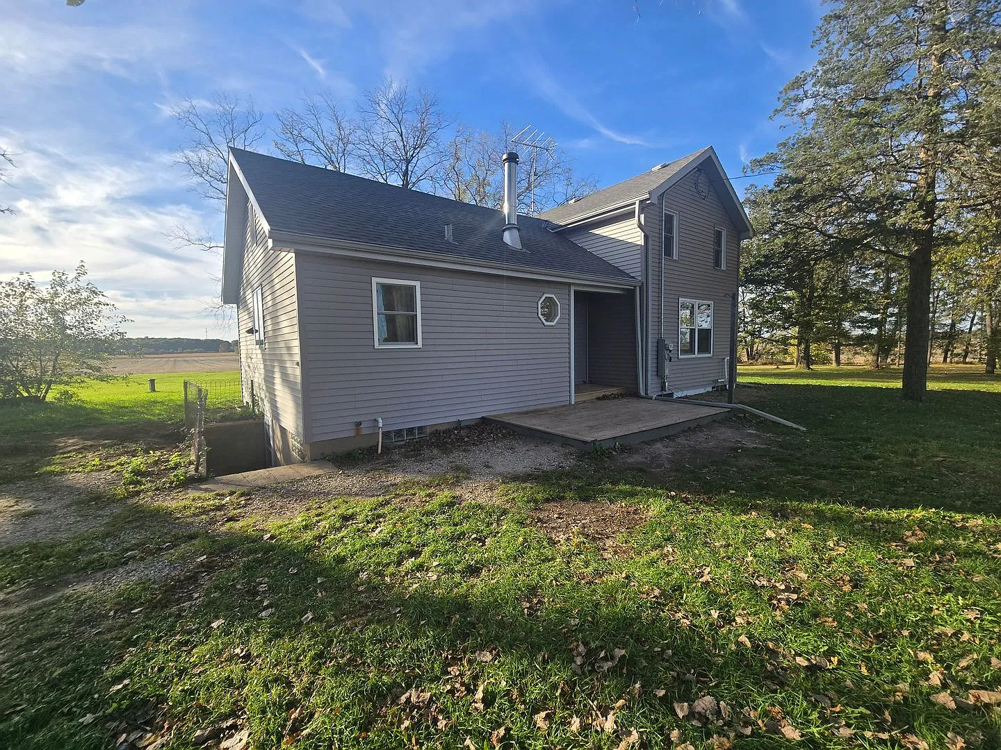 Spacious Farmhouse — Photo 2