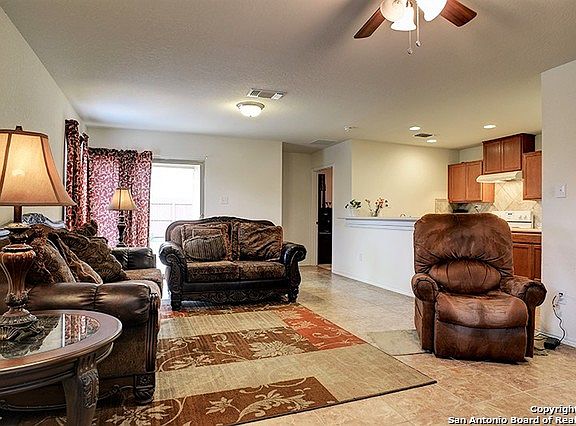 4th image of 327 Pleasanton Cir