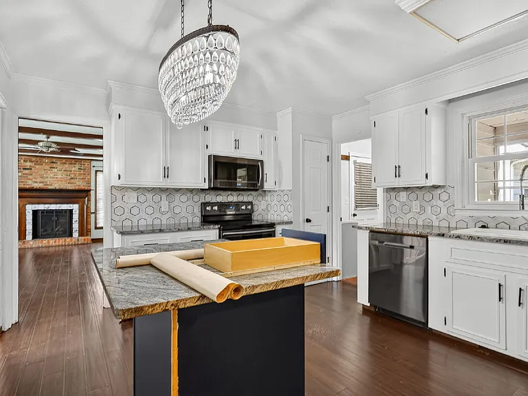 636 N Wilkinson Dr — Photo 16