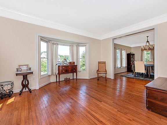 2nd image of 9900 Wentworth Pl
